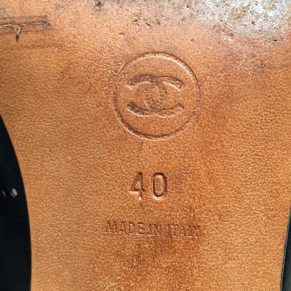 Authentic Chanel CC Logo Black Leather Heels - Picture 10 of 16